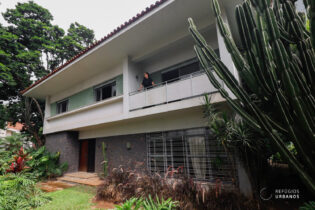 Casa dos anos 60, terreno de 1095m² no Sumaré, 478m², 4 quartos (1 suíte), edícula e a coleção mais linda de acabamentos de sua década!