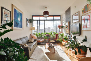 Entre Santa Cecília e Barra Funda, 125m², 3 dormitórios, 1 suíte, lavabo, prédio com retrofit. Pé-direito alto, janelões e um rooftop.