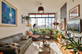 Entre Santa Cecília e Barra Funda, 125m², 3 dormitórios, 1 suíte, lavabo, prédio com retrofit. Pé-direito alto, janelões e um rooftop.