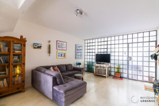 CASA EM PERDIZES, COM 130M²,3 QUARTOS, ESTÚDIO PROFISSIONAL, QUINTAL E REFORMA COMPLETA. UMA CASA COM ALMA, COR E MUITO ESPAÇO.