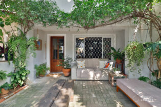 CASA COM 238M²,4 QUARTOS, QUINTAL COM CHURRASQUEIRA E O SILÊNCIO DE UMA VILA EM PERDIZES