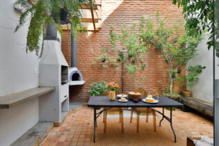 CASA COM 238M², 3 ANDARES, 3 QUARTOS (1 suíte), 2 ESCRITÓRIOS, QUINTAL COM CHURRASQUEIRA, 1 VAGA E O SILÊNCIO DE UMA VILA EM PERDIZES