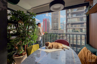 Apartamento reformado em Pinheiros, com 2 dormitórios, varanda e lazer completo no Limited Pinheiros. Muito próximo do metrô Oscar Freire.