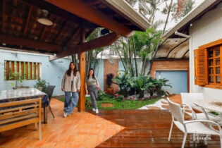 Casa térrea na Lapa, com 140m² construído em terreno de 308m², 3 dormitórios (sendo 1 suíte), quintal, churrasqueira e chuveirão e 2 vagas.