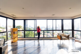 Apartamento na Vila Madalena com 120,74m2, 2 quartos luz natural, muita amplitude uma arquitetura autoral marcante.