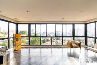 Apartamento na Vila Madalena com 120,74m2, 2 quartos luz natural, muita amplitude uma arquitetura autoral marcante.