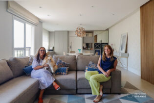 BROOKLIN NOVO, APÊ DE 157M2 REFORMADO E BEM LOCALIZADO. AMBIENTES INTEGRADOS. VARANDA. 3 DORMITÓRIOS/ 1 SUÍTE. LAZER COM PISCINA. DUAS VAGAS.