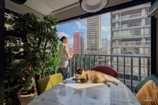 Apartamento com 2 dormitórios e 1 vaga, reformado em Pinheiros, com 2 dormitórios, varanda e lazer completo ao lado do metrô Oscar Freire.