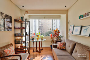 Apartamento de 69,29 metros quadrados de área útil no Paraíso, com 2 dormitórios e cozinha integrada, sem vaga de garagem, em prédio charmoso de 1960.