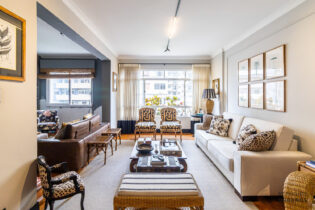 Apartamento reformado em Santa Cecília, são 141 m², 2 dormitórios, 1 suíte, home office, cozinha integrada e 2 vagas na garagem.