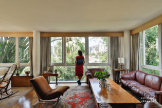 Casa, assinada por Oswaldo Bratke, Pacaembu, 500m², 4 quartos (1 suite), escritório, terreno de 670m², vista e acabamentos originais.