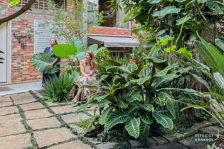 Casa no melhor do Planalto Paulista. 400 m² de terreno com jardim secreto e arquitetura atemporal. Ambientes têm vista para o verde. Casa com 3 dormitórios a poucos passos do Clube Sírio. 3 vagas.