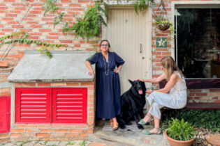 Casa no melhor do Planalto Paulista. 400 m² de terreno com jardim secreto e arquitetura atemporal. Ambientes têm vista para o verde. Casa com 3 dormitórios a poucos passos do Clube Sírio. 3 vagas.