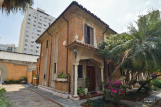 Vila Histórica Parque Savoia formada por 13 casas sobradadas, em estilo eclético com inspiração florentina.