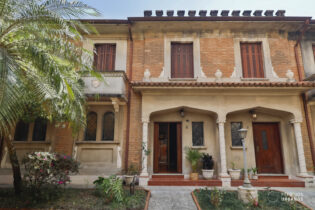 Vila Histórica Parque Savoia formada por 13 casas sobradadas, em estilo eclético com inspiração florentina.