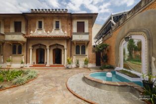 Vila Histórica Parque Savoia formada por 13 casas sobradadas, em estilo eclético com inspiração florentina.