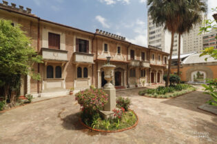 Vila Histórica Parque Savoia formada por 13 casas sobradadas, em estilo eclético com inspiração florentina.