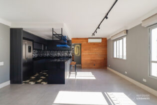 Apartamento reformado de 82,20 metros quadrados de área útil no Jardim Paulista, andar alto e muito luminoso, com 2 dormitórios e 2 vagas, em um prédio com lazer completo.