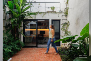 Casa no Sumaré reformada, com 3 dormitórios (1 suíte), quintal com caquinho, churrasqueira, edícula e a 900m do metrô Vila Madalena.