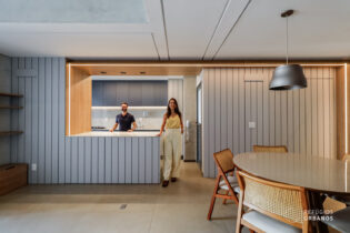 Apartamento duplex reformado com 99 m², 2 suítes, lavabo, marcenaria completa com projeto de arquitetura impecável e 2 vagas na Vila Ipojuca