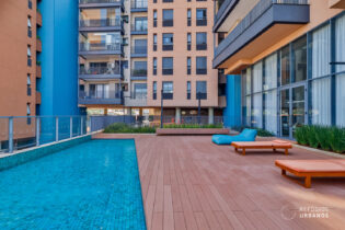 Apartamento duplex reformado com 99 m², 2 suítes, lavabo, marcenaria completa com projeto de arquitetura impecável e 2 vagas na Vila Ipojuca