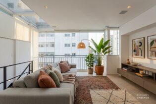 Duplex na Pompéia com 126m², suíte com closet, terraço gourmet integrado e 2 vagas. Um convite para viver a Pompéia com mais espaço, conforto e liberdade