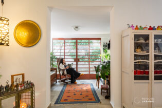 CASA TÉRREA NA POMPEIA, 184m², 2 QUARTOS, 1 SUÍTE, QUINTAL GENEROSO E JARDIM COM ÁRVORES FRUTÍFERAS, CHURRASQUEIRA, EDÍCULA, 2 VAGAS.