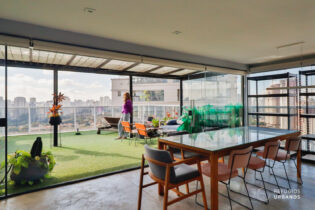 Apartamento espaçoso com 1 suíte e varandão nas alturas do Brooklin