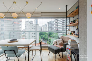Ape reformado ao lado do metro vila madalena com 68 m², 2 quartos sendo 1 suíte, varanda com vista e 1 vaga, em prédio com lazer completo.