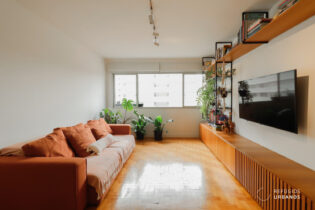 Apartamento reformado na Pompéia, com 101m², 2 quartos - sendo 1 suíte, sala ampla e piso de taco original! Ao lado da estação Sesc Pompéia.