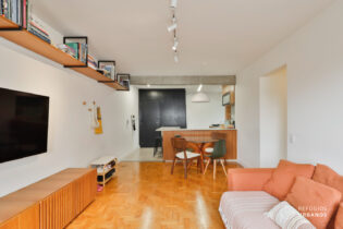 Apartamento reformado na Pompéia, com 101m², 2 quartos - sendo 1 suíte, sala ampla e piso de taco original! Ao lado da estação Sesc Pompéia.