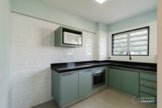 Apartamento reformado no Sumaré com 63m²,2 quartos, cozinha planejada, 01 vaga e um predinho cheio de charme