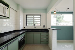 Apartamento reformado no Sumaré com 63m²,2 quartos, cozinha planejada, 01 vaga e um predinho cheio de charme