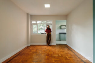 Apartamento reformado no Sumaré com 63m²,2 quartos, cozinha planejada, 01 vaga e um predinho cheio de charme