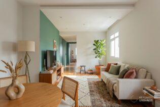 Apartamento reformado no Sumaré com 63m²,2 quartos, cozinha planejada, 01 vaga e um predinho cheio de charme