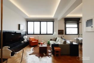 Apartamento de 75 metros quadrados de área útil no Jardim Paulista, no último andar do prédio dos bancários, totalmente reformado com vista incrível.