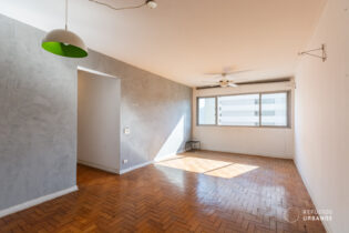 Apartamento para reforma na Pompéia, com 2 quartos, sendo 1 suíte, 1 vaga, andar alto, muita luz natural e ao lado do metrô Sesc Pompeia