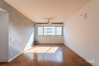 Apartamento para reforma na Pompéia, com 2 quartos, sendo 1 suíte, 1 vaga, andar alto, muita luz natural e ao lado do metrô Sesc Pompeia