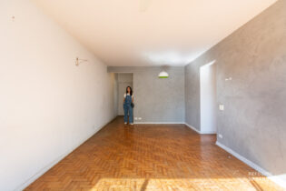 Apartamento para reforma na Pompéia, com 2 quartos, sendo 1 suíte, 1 vaga, andar alto, muita luz natural e ao lado do metrô Sesc Pompeia