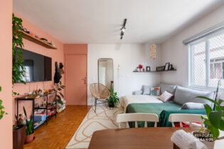 Predinho no miolo da Vila Romana, anos 70, apê de 82m², 2 quartos, 2 banheiros mais 1 quarto de apoio adicional e 1 vaga, pronto para morar