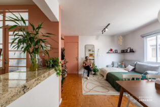 Predinho no miolo da Vila Romana, anos 70, apê de 82m², 2 quartos, 2 banheiros mais 1 quarto de apoio adicional e 1 vaga, pronto para morar