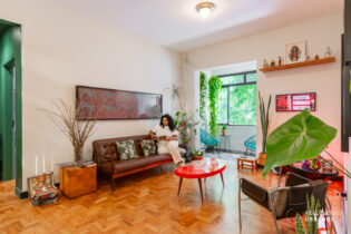 Apartamento reformado, em predinho, na Vila Buarque ao lado do Sacolão Higienópolis : São 66m², 1 dormitório com marcenaria, cozinha integrada e instalações novas.